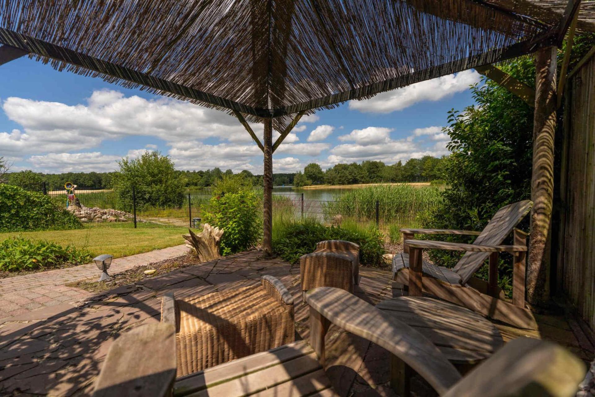Drents Genieten - Lavendelheide Met Uitzicht Op Het Water Erm Ngoại thất bức ảnh